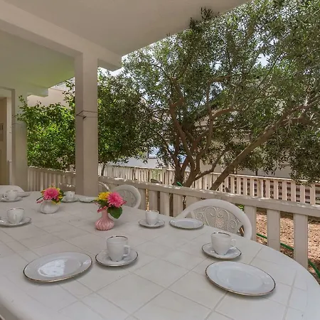 Apartment Luca Omis