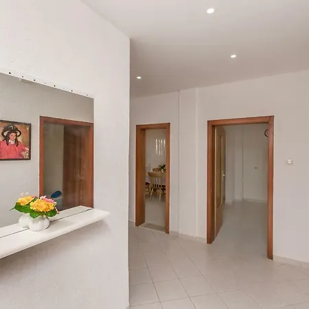 Apartman Luca Omis