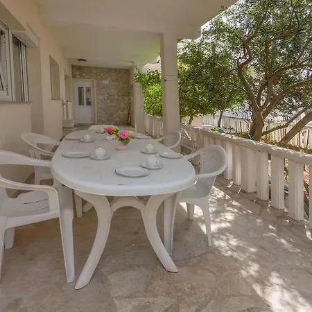 Luca Apartment Omis
